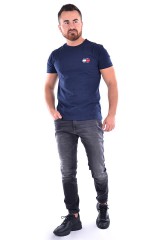 T-shirt TJM TOMMY BADGE TEE NAVY BLUE TOMMY JEANS