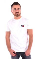 T-shirt TJM TOMMY BADGE TEE WHITE TOMMY JEANS