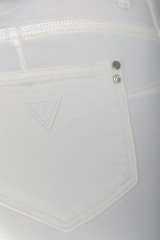 Spodnie jeansowe białe CURVE X GUESS