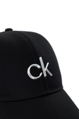 Czapka z daszkiem z metalowym logo czarna CALVIN KLEIN