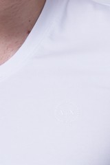 T-shirt z logo na piersi biały ARMNIA EXCHANGE