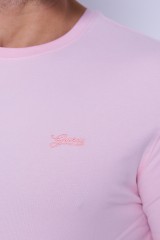 T-shirt różowy GUESS