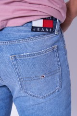 Spodnie jeansowe z przetarciami TOMMY JEANS